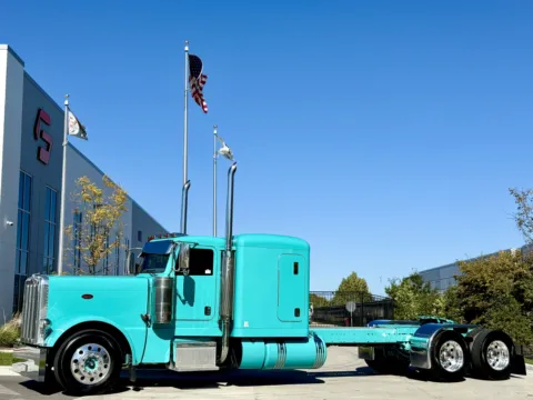 2023 PETERBILT 389 for sale in New Lenox, IL