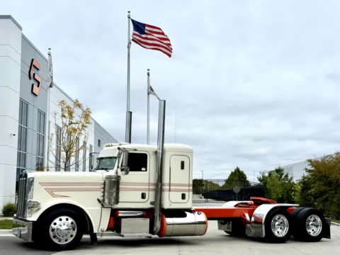 2018 PETERBILT 389 for sale in New Lenox, IL
