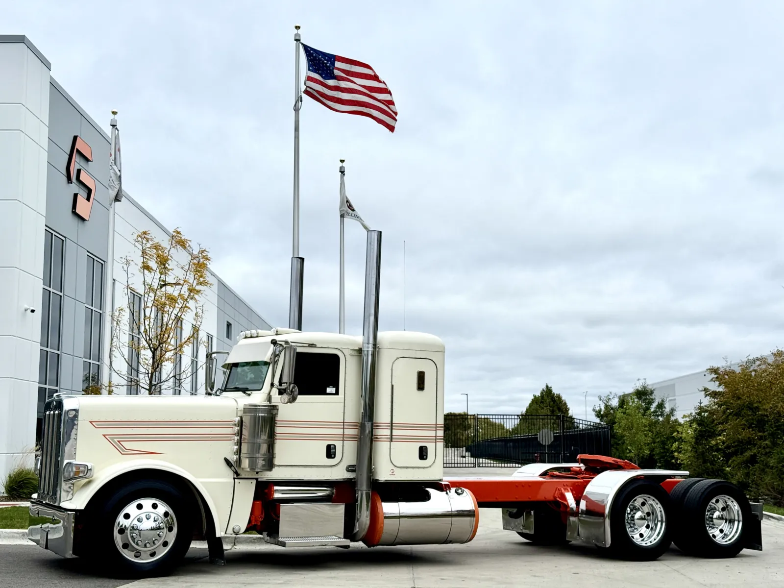 2018 PETERBILT 389 for sale in New Lenox, IL