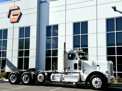 Photos of 2020 PETERBILT 389 for sale in New Lenox, IL at Forge Truck Centers - Illinois
