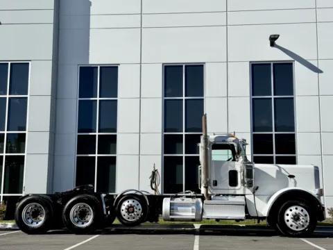 Another view of 2020 PETERBILT 389 for sale in New Lenox, IL at Forge Truck Centers - Illinois