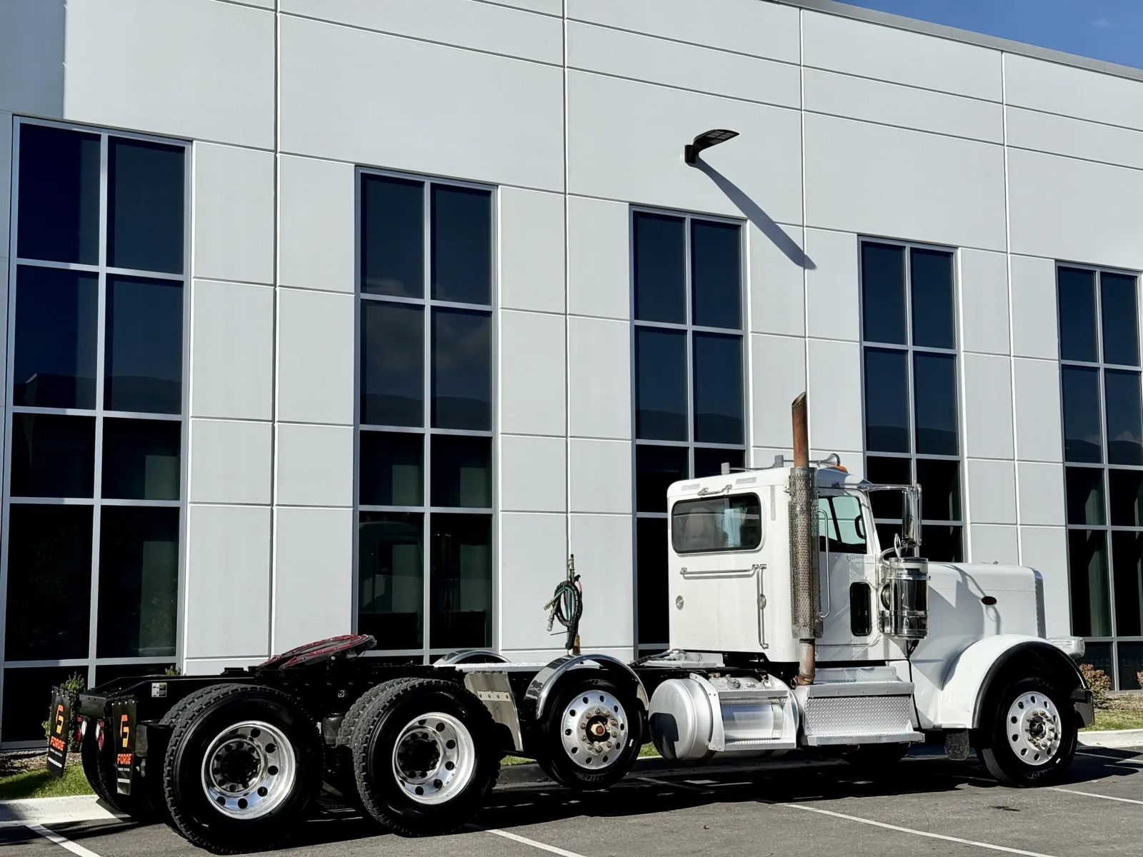 2020 Peterbilt 389 - image 5