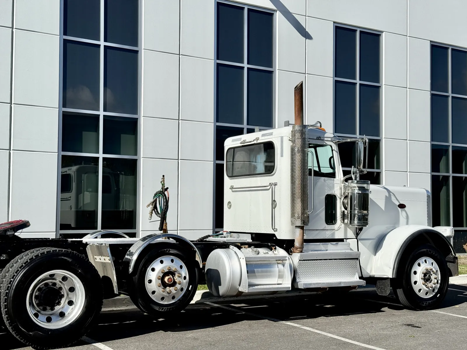 2020 Peterbilt 389 - image 7