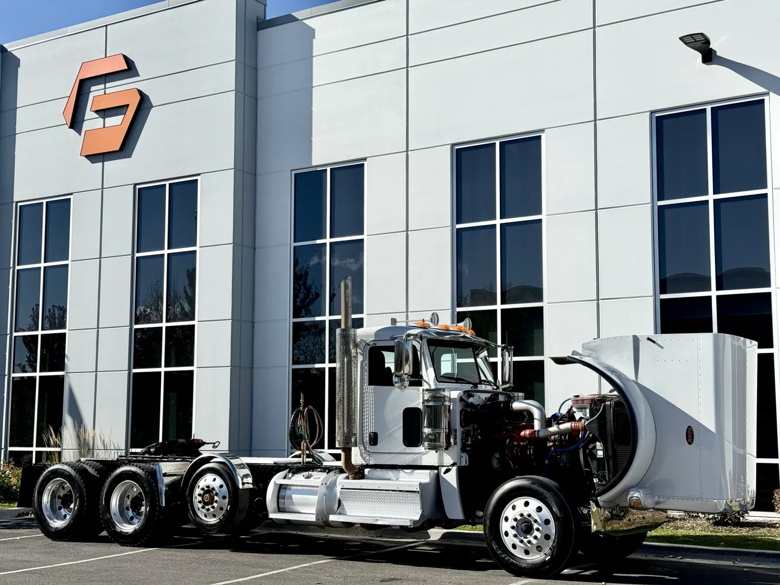 2020 Peterbilt 389 - image 9