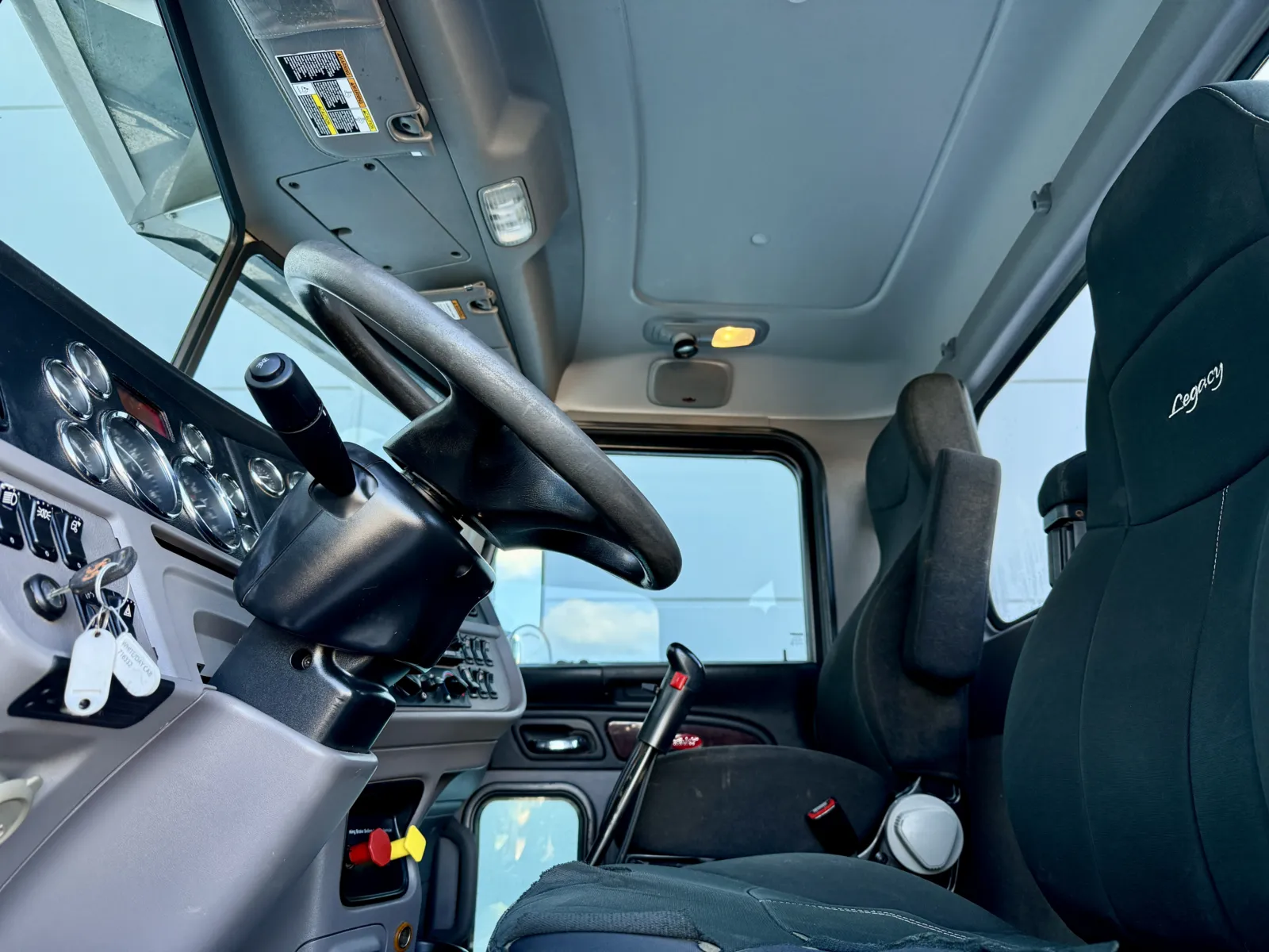 2020 Peterbilt 389 - image 14