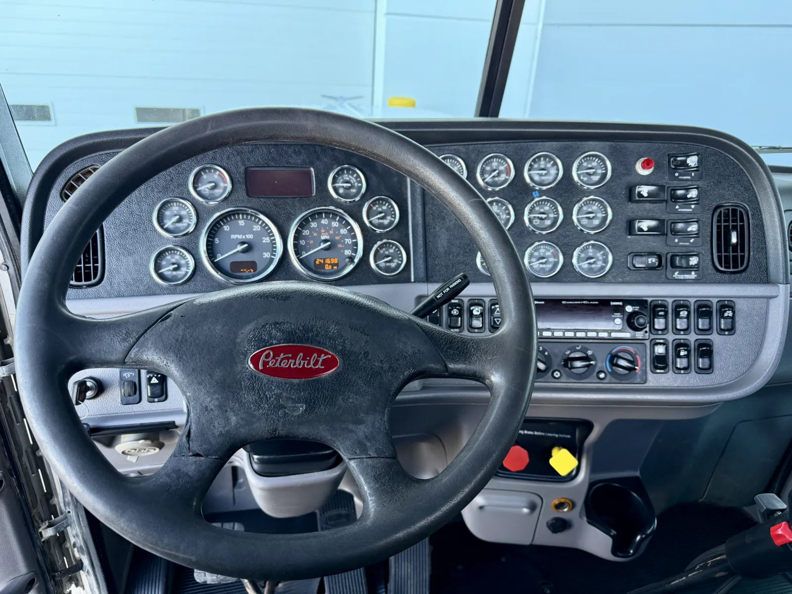 2020 Peterbilt 389 - image 16