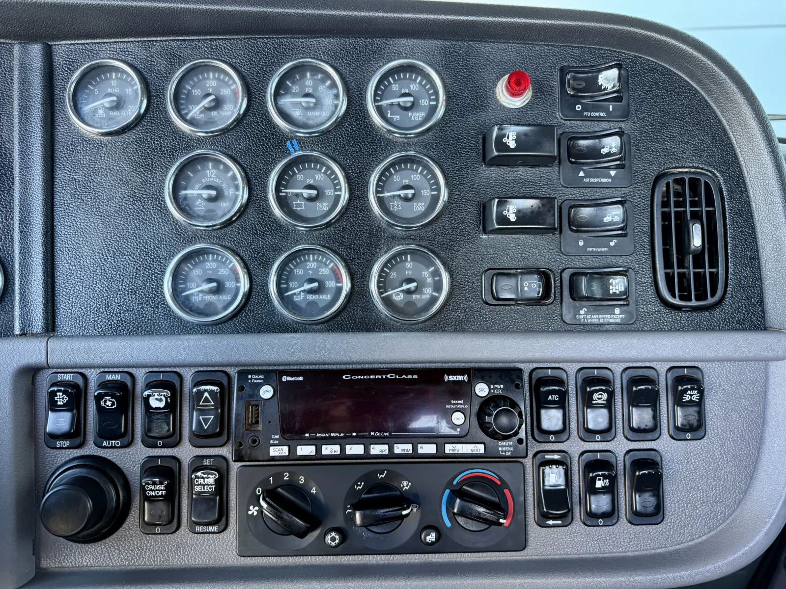 2020 Peterbilt 389 - image 18