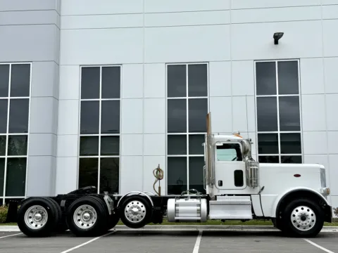 Another view of 2020 PETERBILT 389 for sale in New Lenox, IL at Forge Truck Centers - Illinois