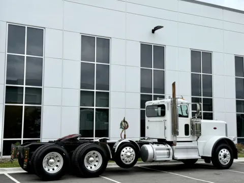 More photos of 2020 PETERBILT 389 at Forge Truck Centers - Illinois, IL