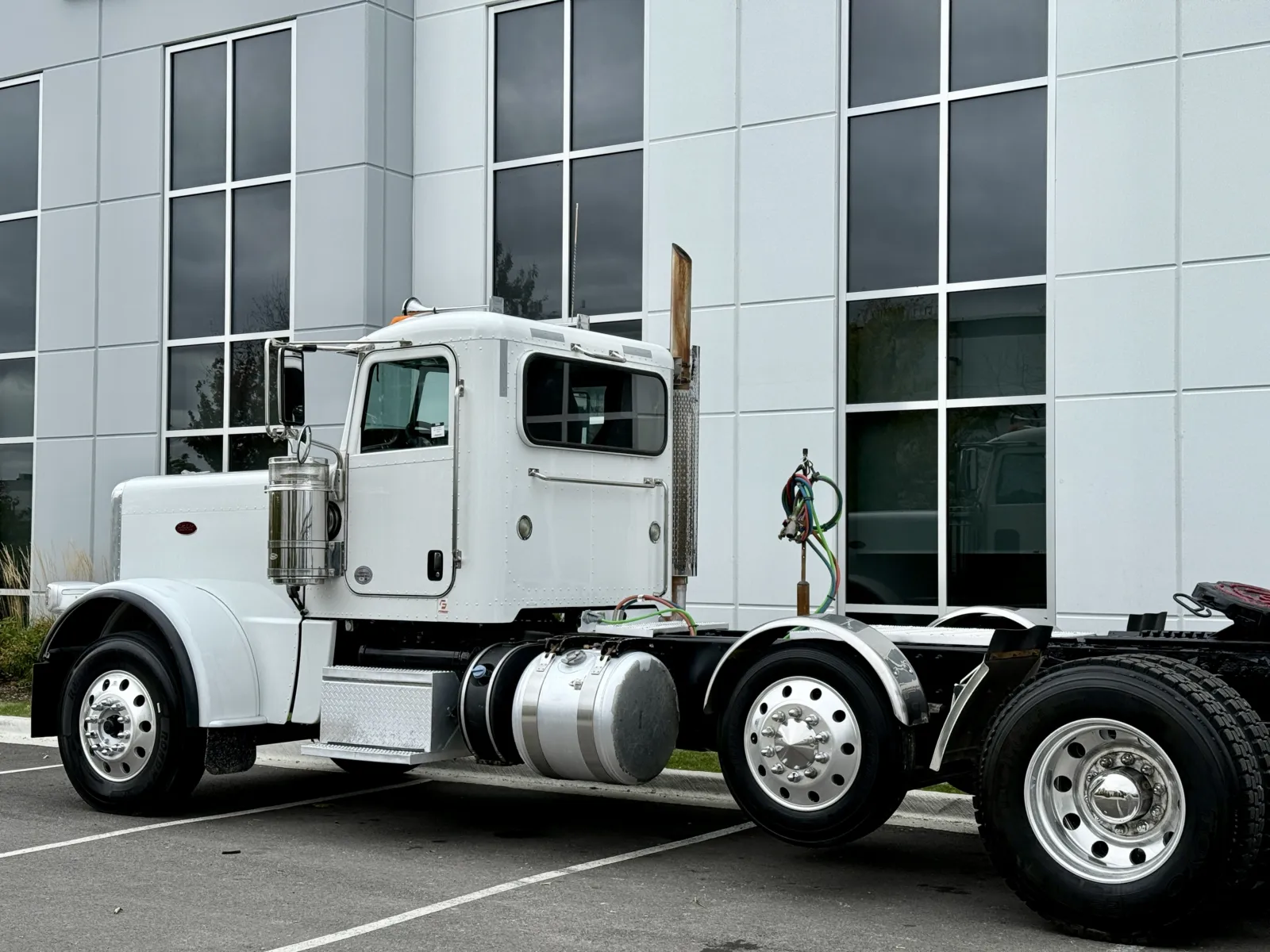 2020 Peterbilt 389 - image 8