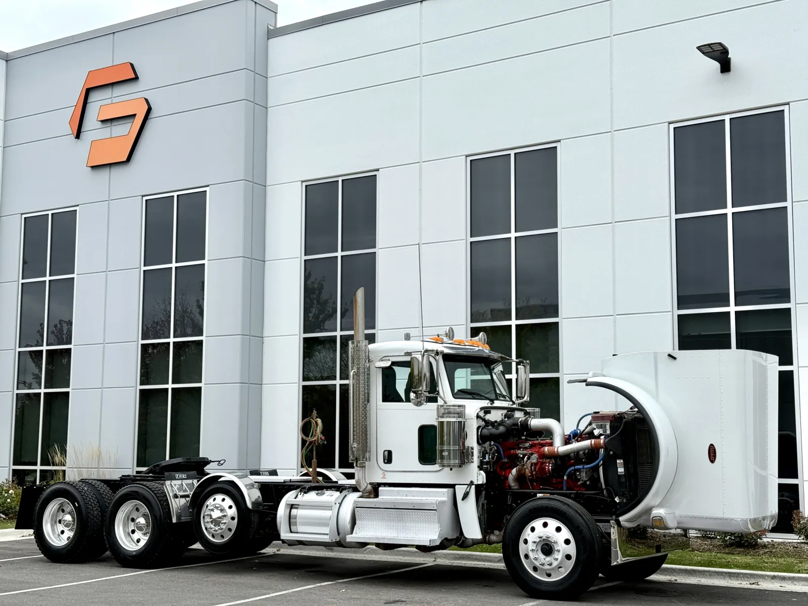 2020 Peterbilt 389 - image 9