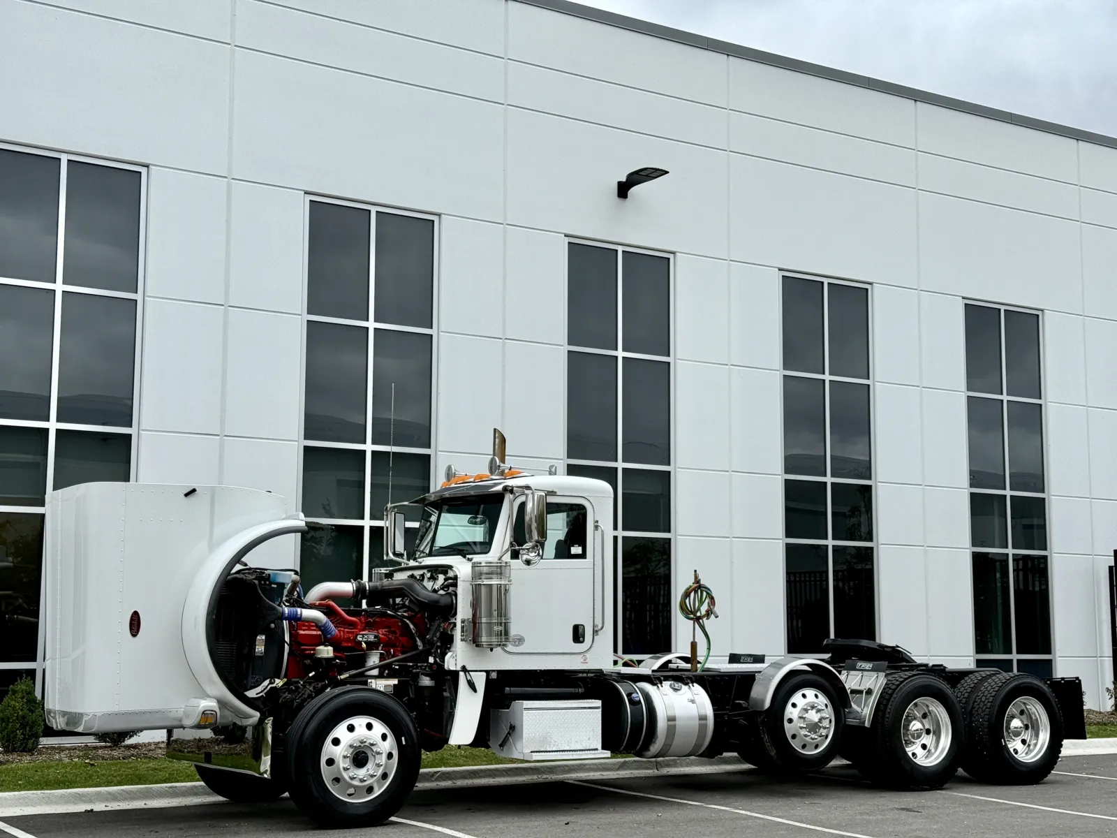 2020 Peterbilt 389 - image 10