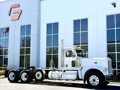 Photos of 2020 PETERBILT 389 for sale in New Lenox, IL at Forge Truck Centers - Illinois