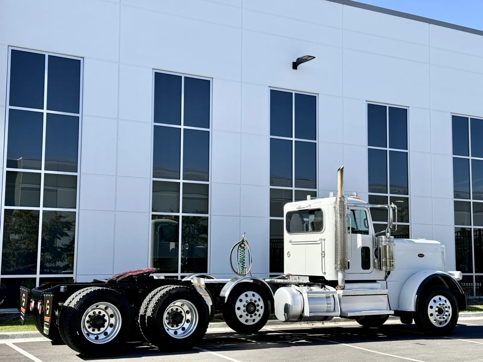 2020 Peterbilt 389 - image 5