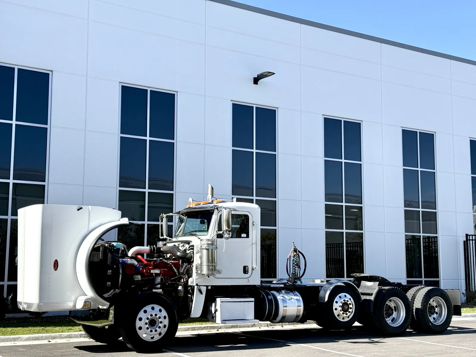 2020 Peterbilt 389 - image 10