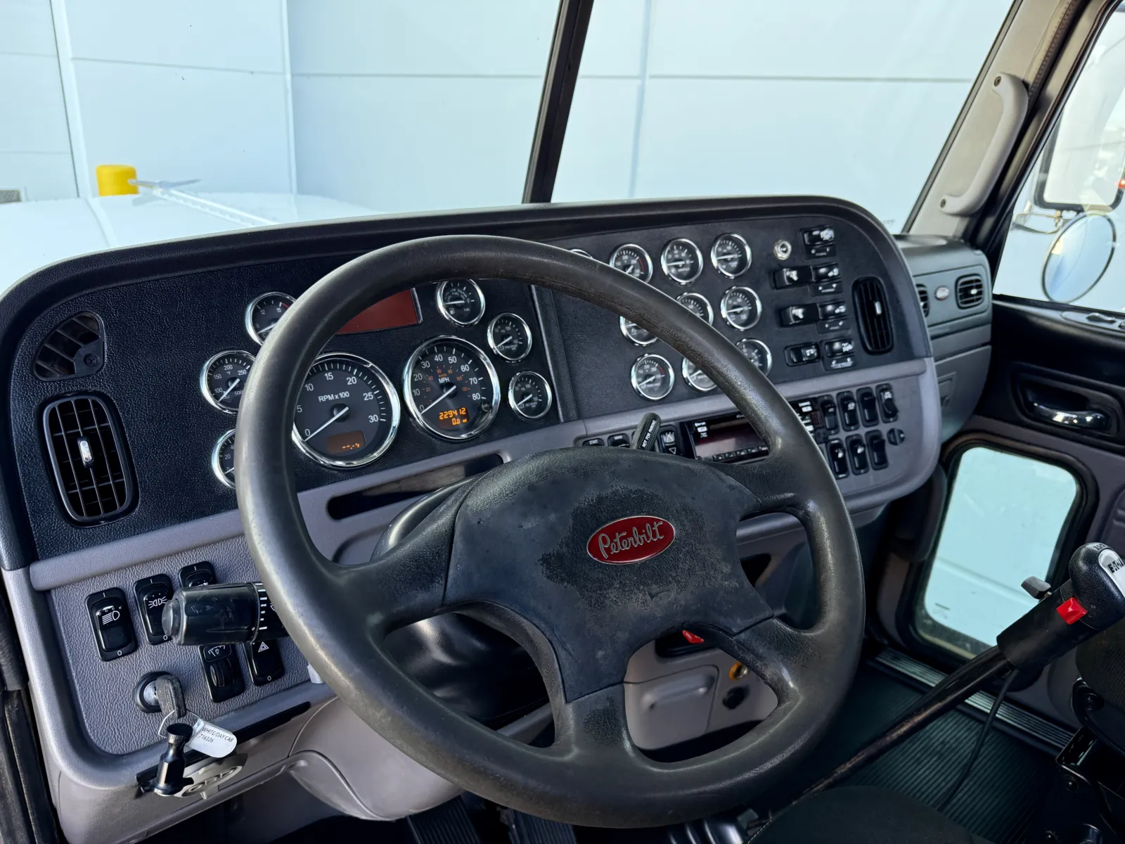 2020 Peterbilt 389 - image 15
