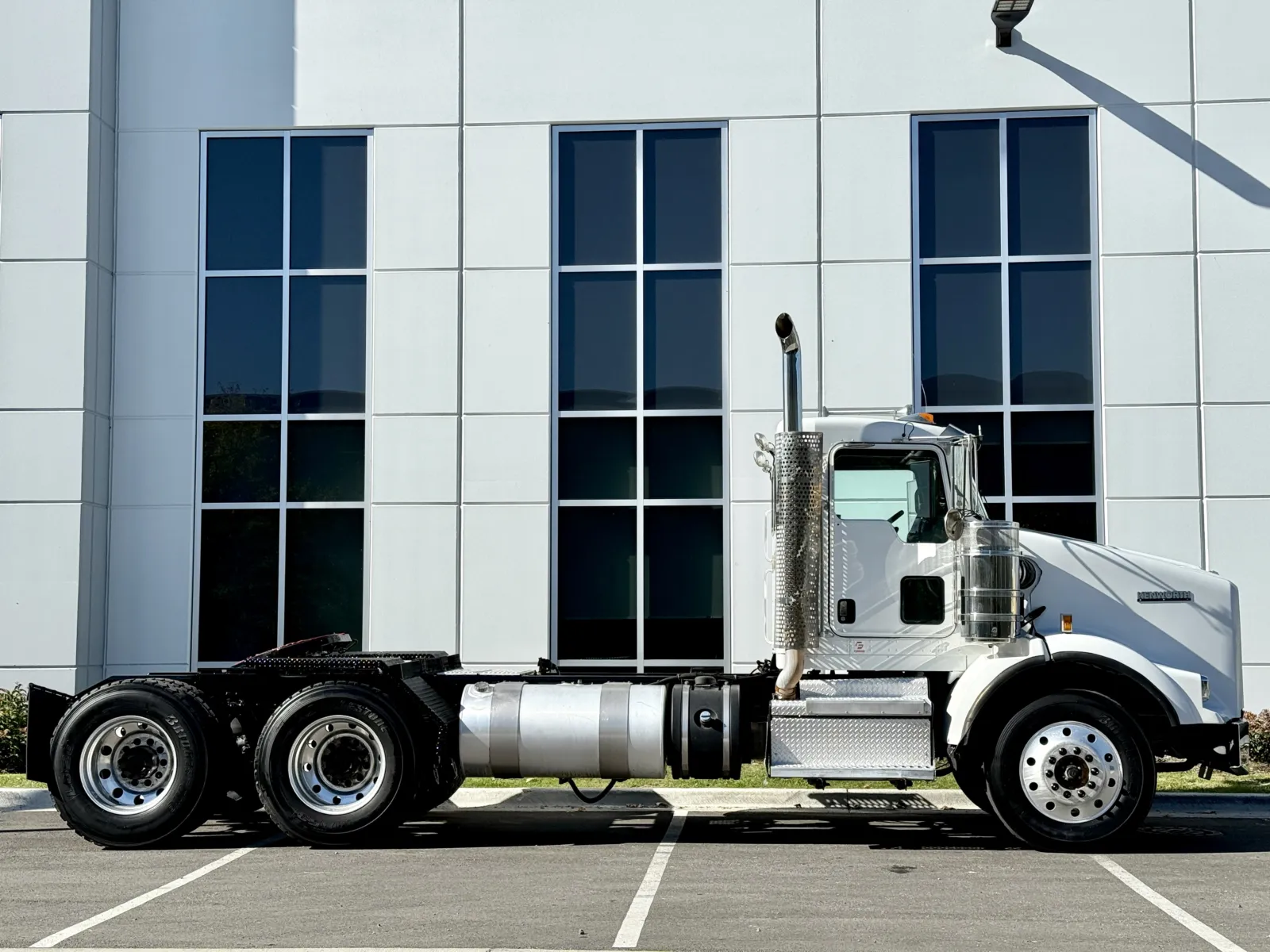 2019 Kenworth T800 - image 3