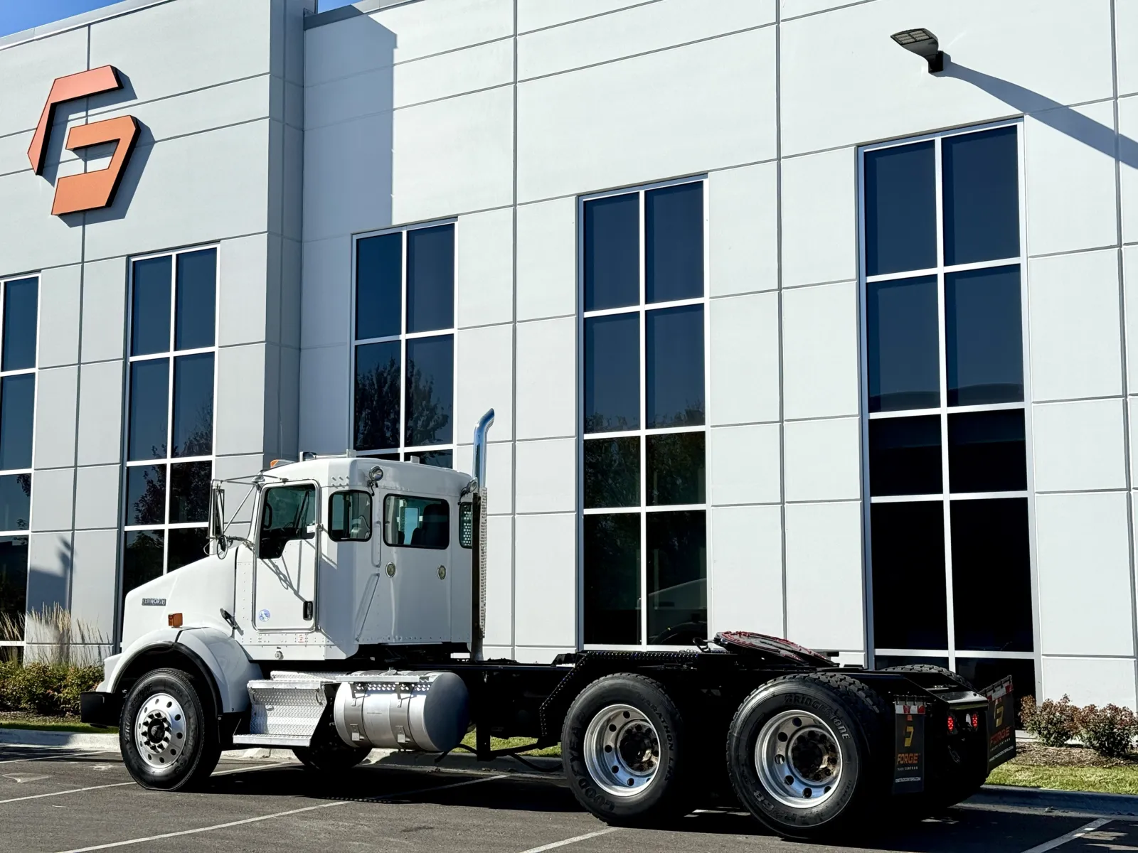 2019 Kenworth T800 - image 6