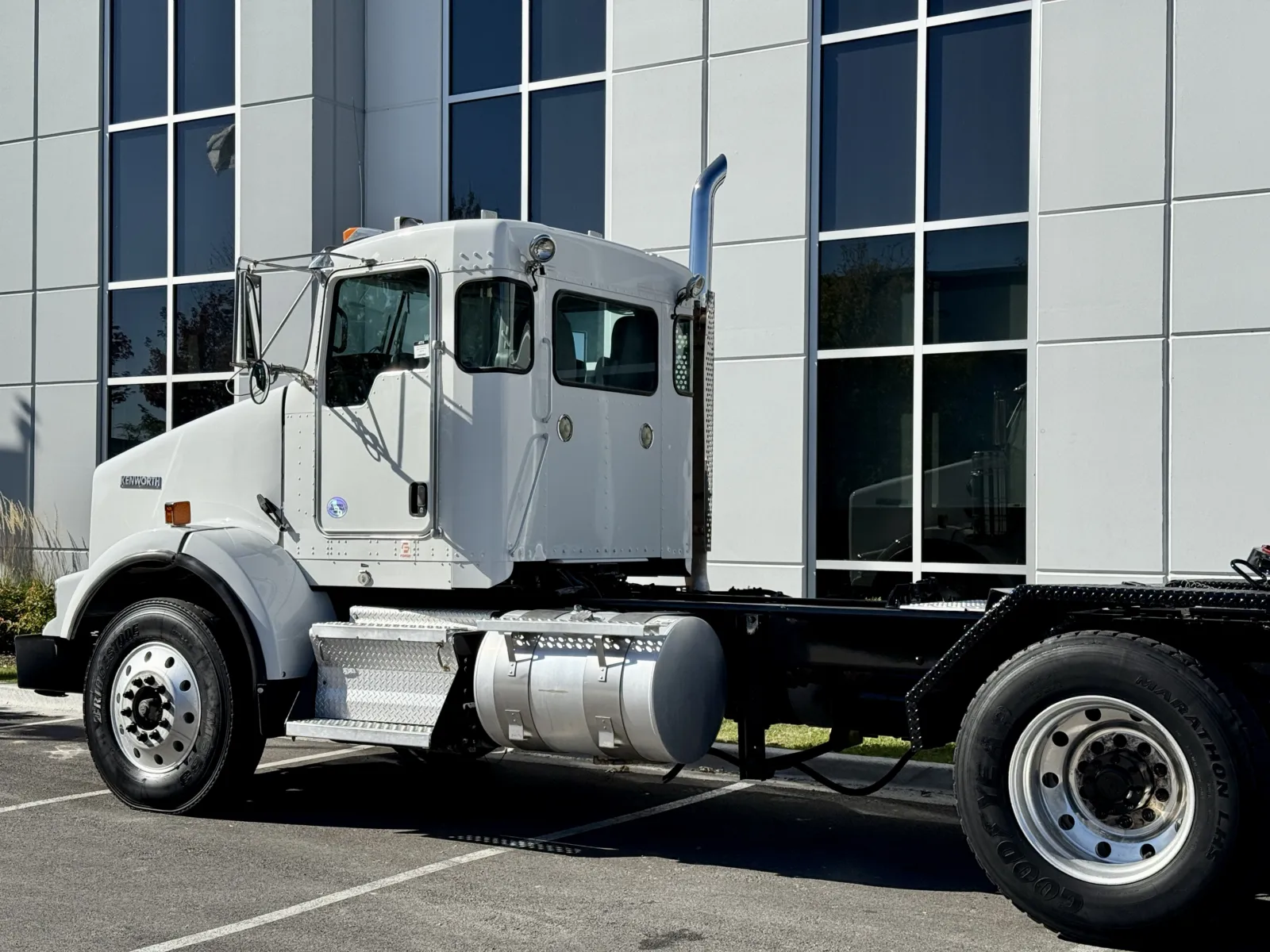 2019 Kenworth T800 - image 8