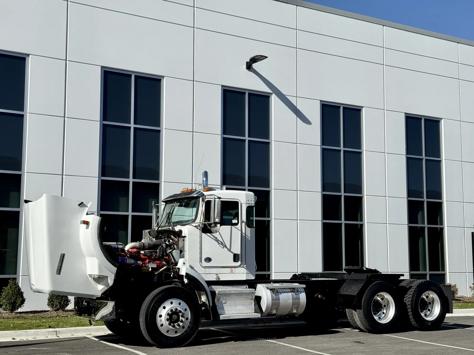 2019 Kenworth T800 - image 10