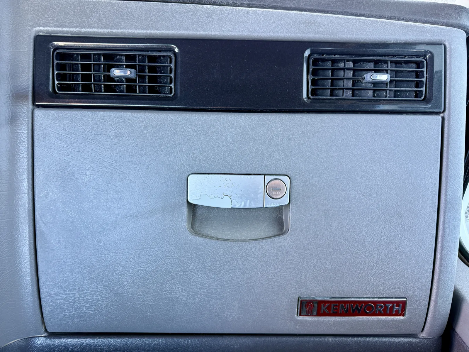 2019 Kenworth T800 - image 19