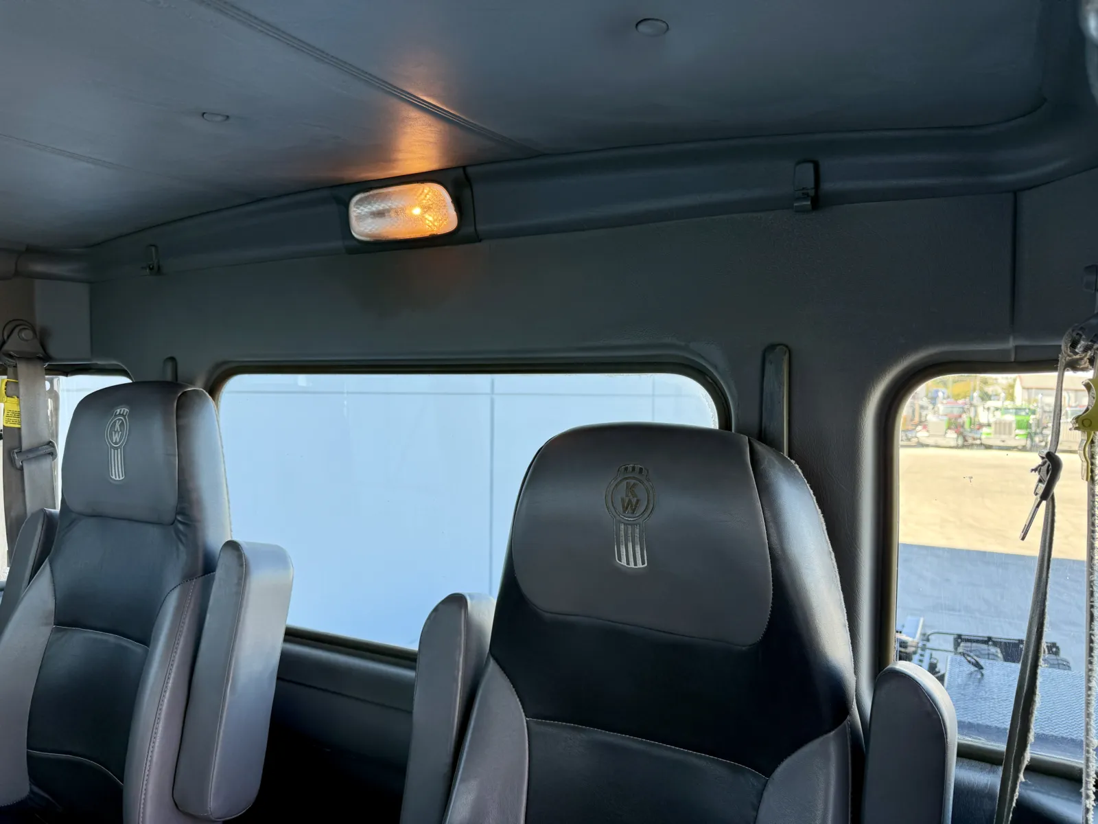 2019 Kenworth T800 - image 20