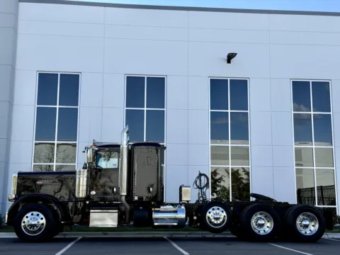 More photos of 2024 PETERBILT 389 at Forge Truck Centers - Illinois, IL