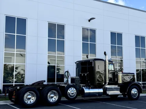 More photos of 2024 PETERBILT 389 at Forge Truck Centers - Illinois, IL