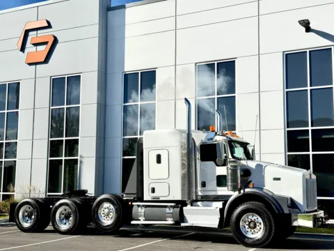 Photos of 2012 KENWORTH T800 for sale in New Lenox, IL at Forge Truck Centers - Illinois