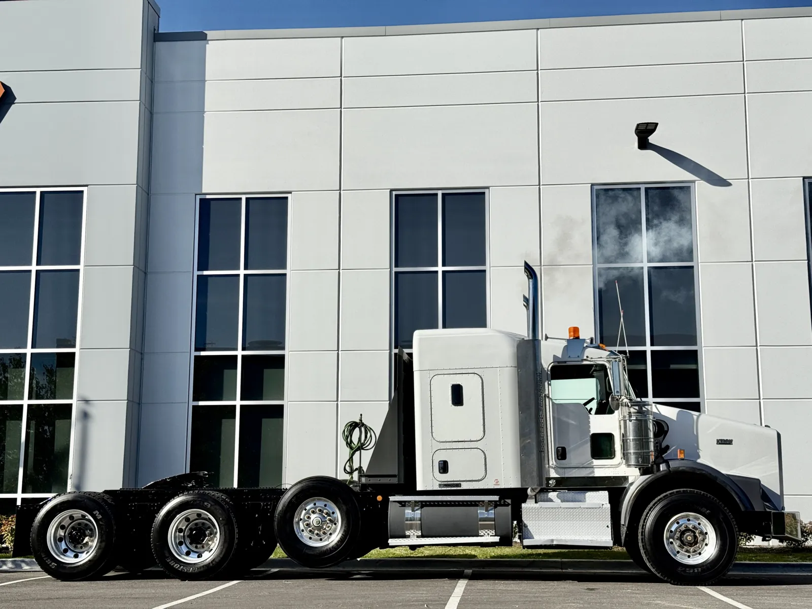 2012 Kenworth T800 - image 3