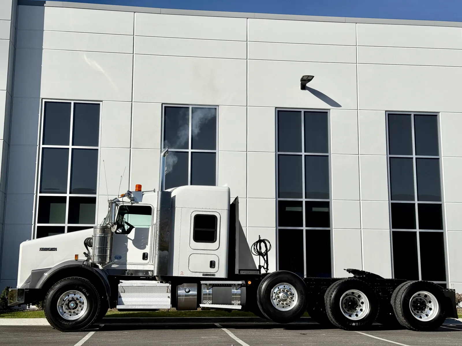 2012 Kenworth T800 - image 4