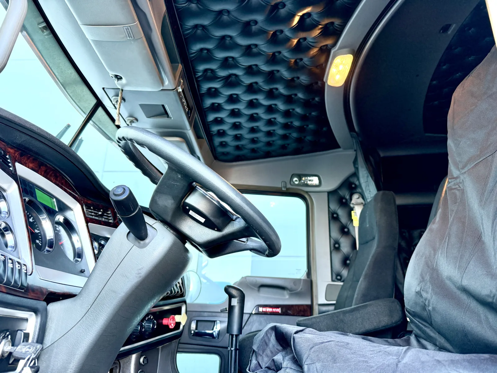 2012 Kenworth T800 - image 14