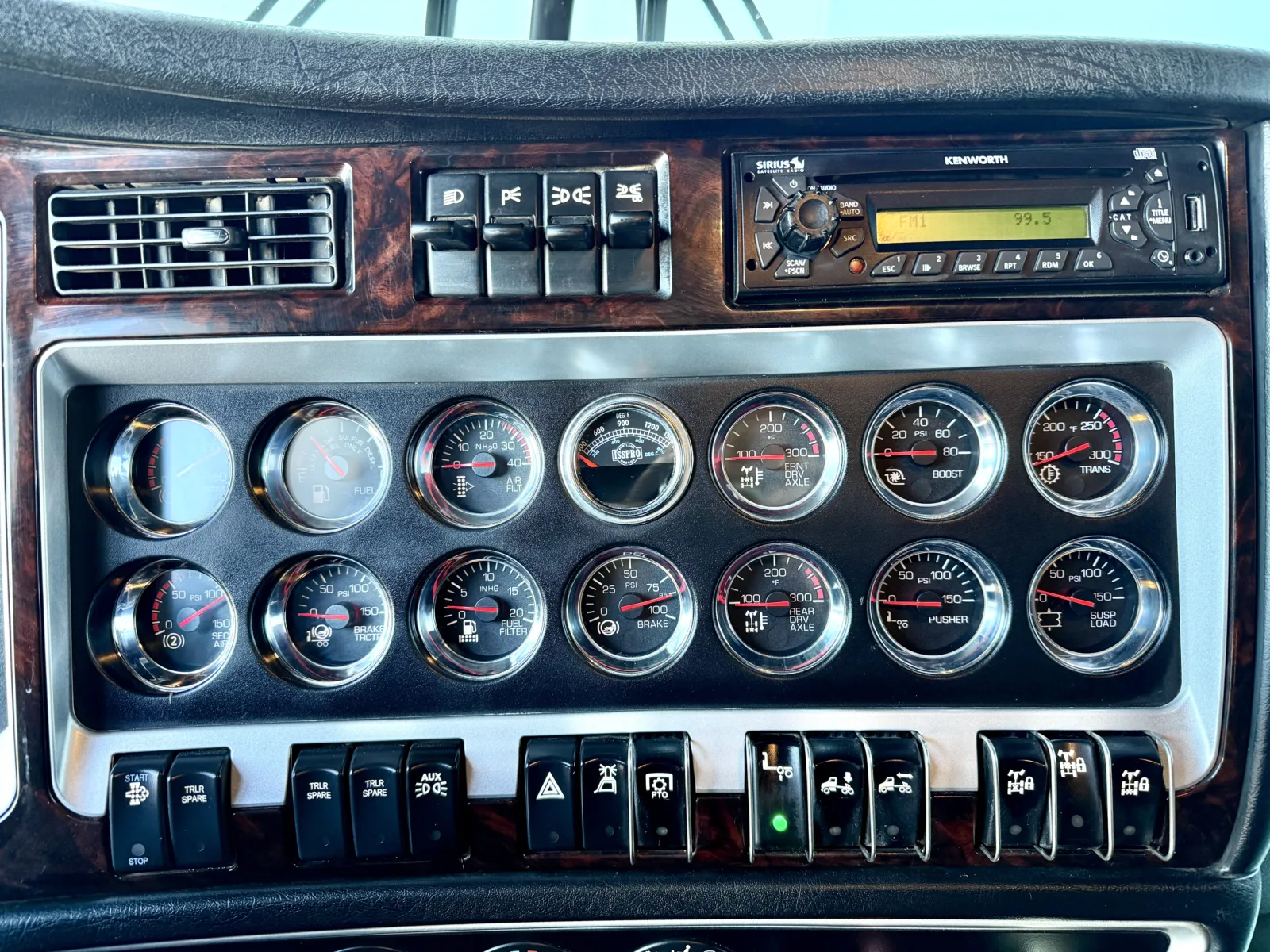 2012 Kenworth T800 - image 18