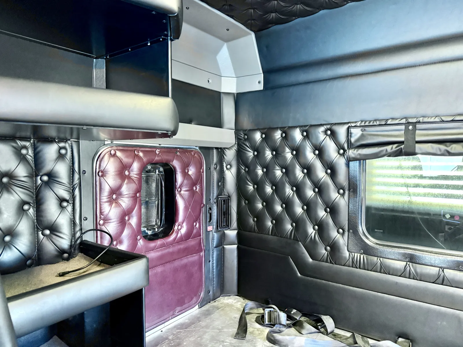 2012 Kenworth T800 - image 22