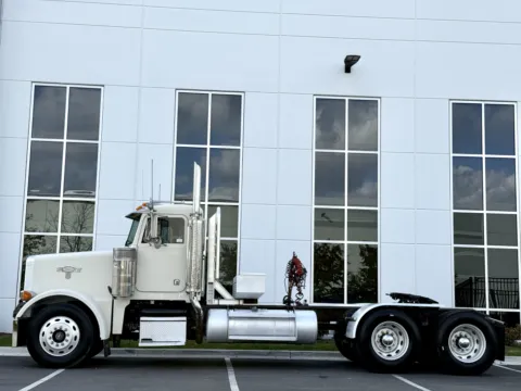More photos of 2000 PETERBILT 378 at Forge Truck Centers - Illinois, IL