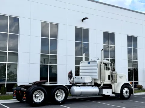 More photos of 2000 PETERBILT 378 at Forge Truck Centers - Illinois, IL