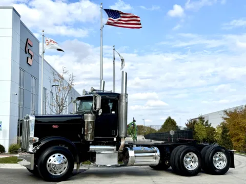 2010 PETERBILT 388 for sale in New Lenox, IL
