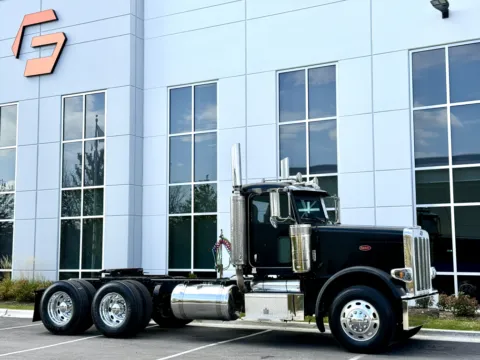 Photos of 2010 PETERBILT 388 for sale in New Lenox, IL at Forge Truck Centers - Illinois