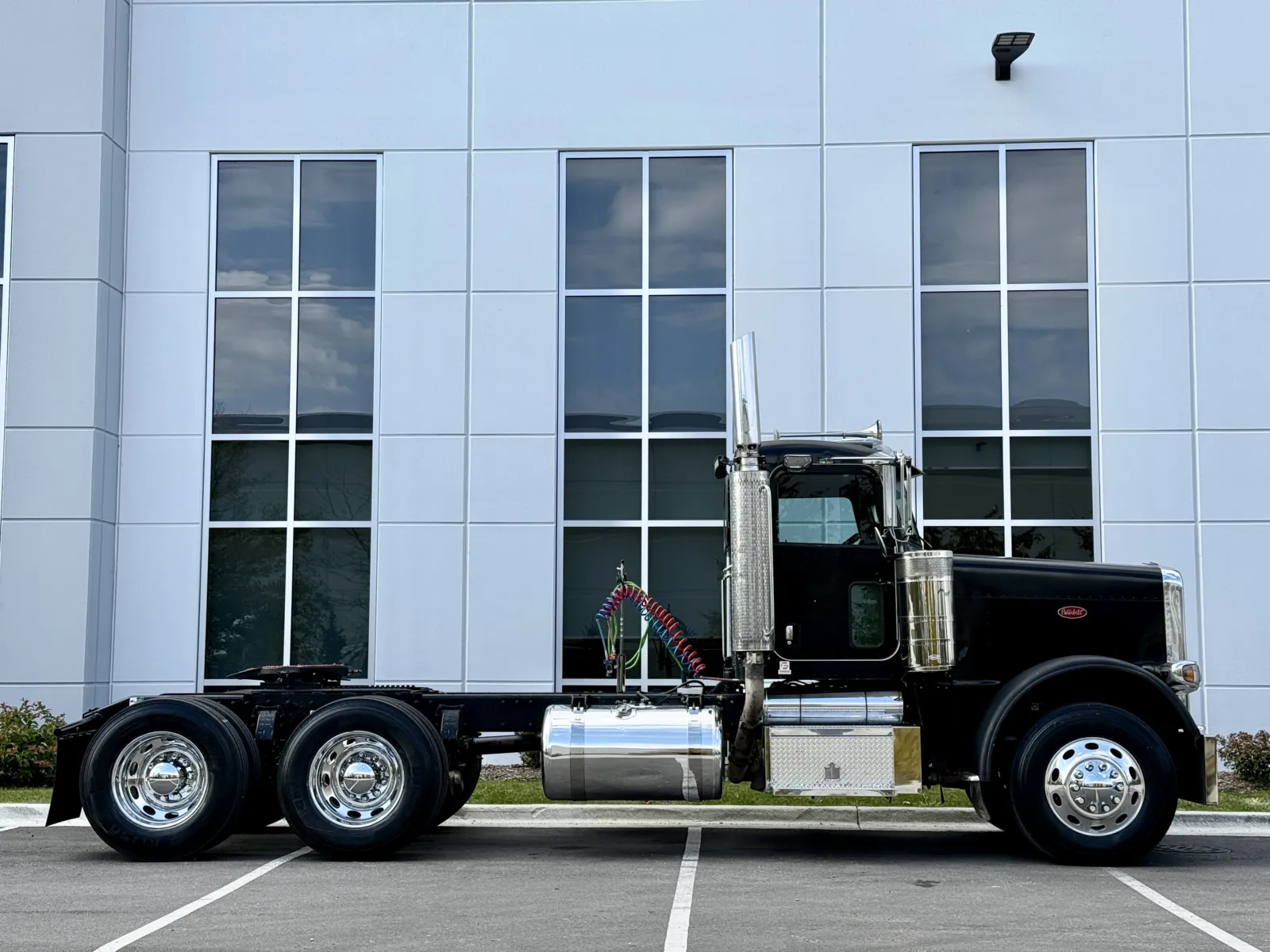 2010 Peterbilt - image 3