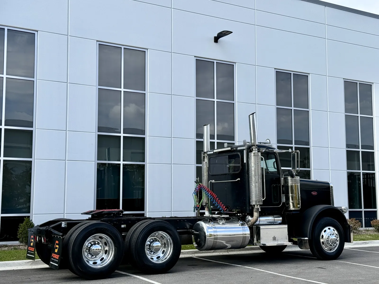 2010 Peterbilt - image 5