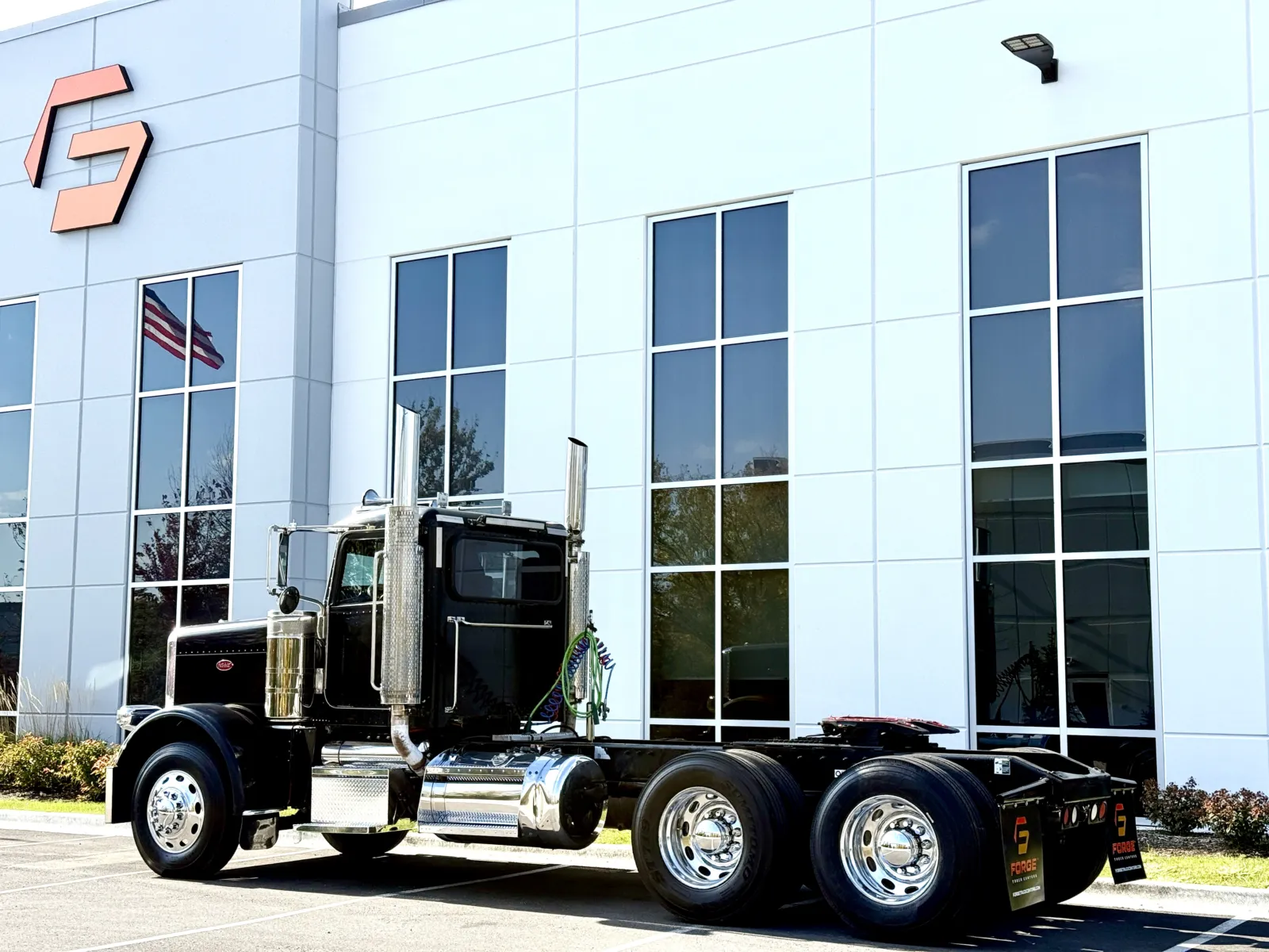 2010 Peterbilt - image 6