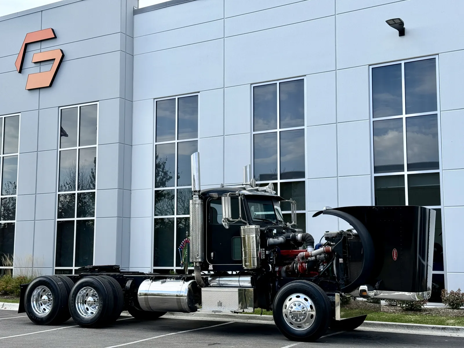 2010 Peterbilt - image 9