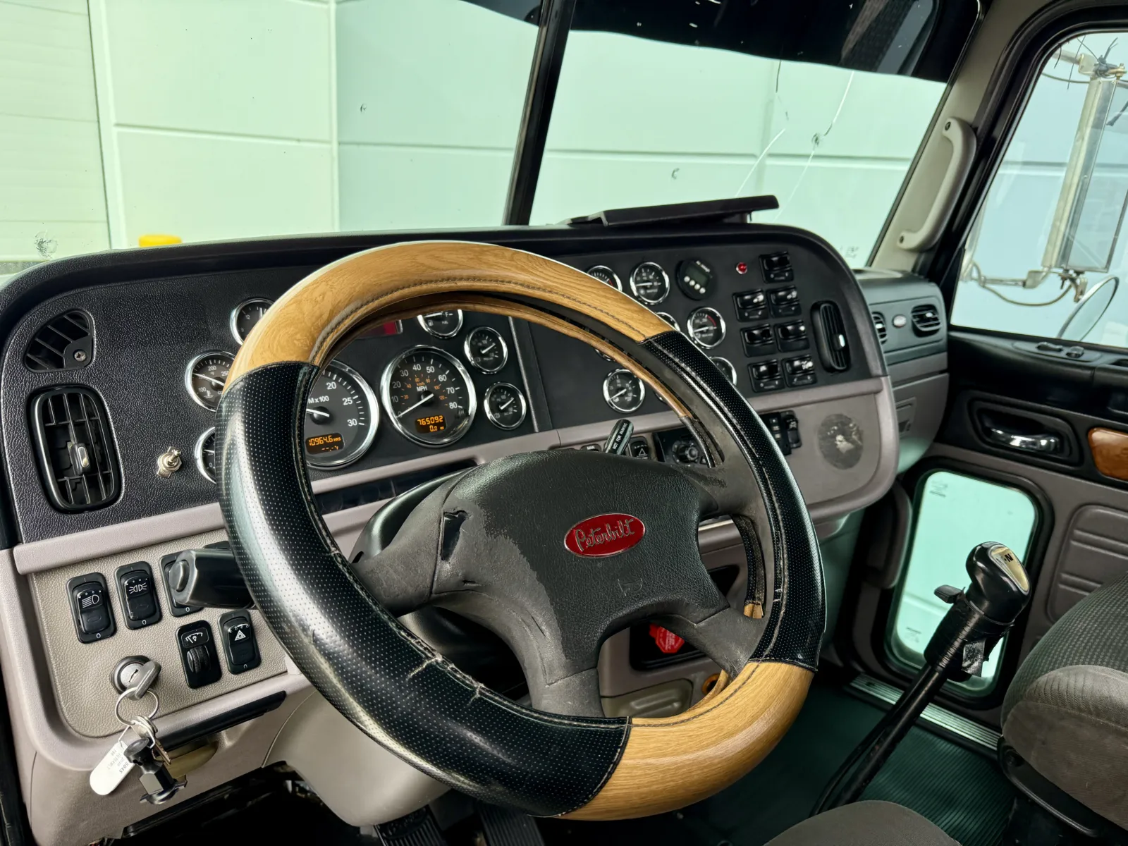 2010 Peterbilt - image 15