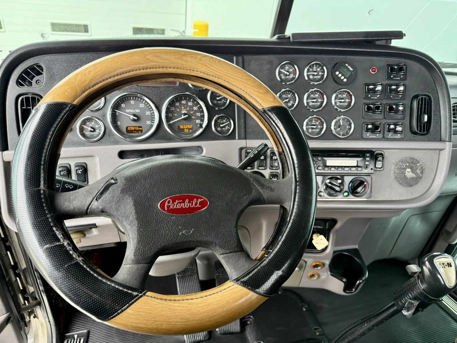 2010 Peterbilt - image 16