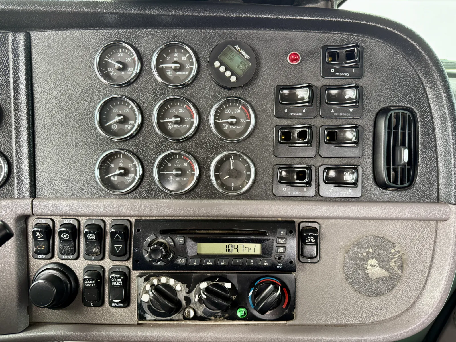 2010 Peterbilt - image 18