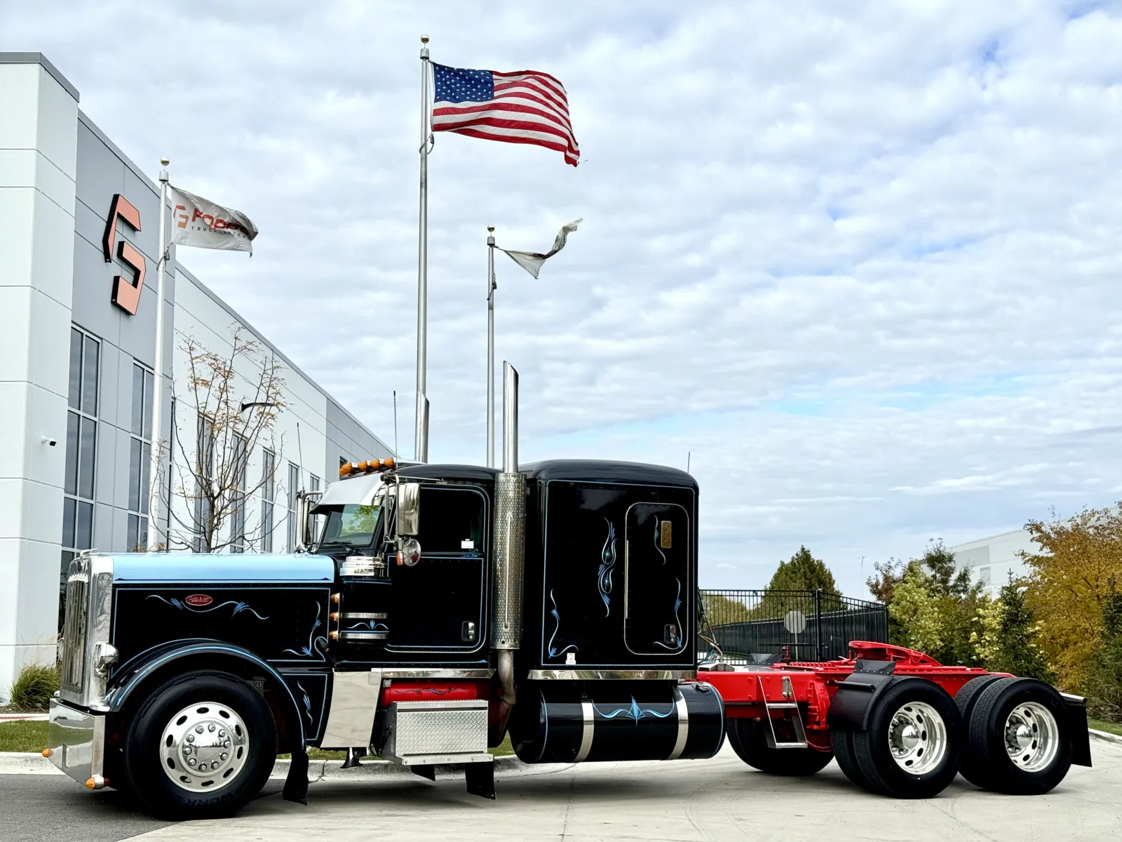 2021 Peterbilt 389 - image 1