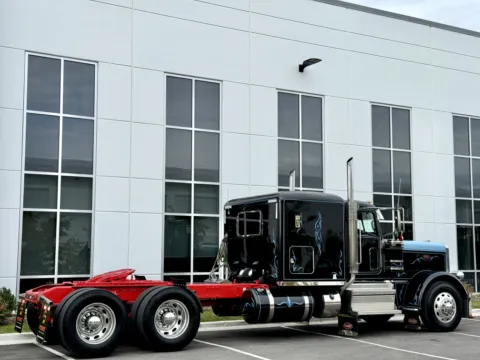 More photos of 2021 PETERBILT 389 at Forge Truck Centers - Illinois, IL
