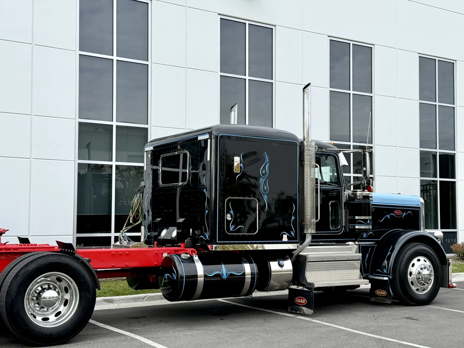 2021 Peterbilt 389 - image 7