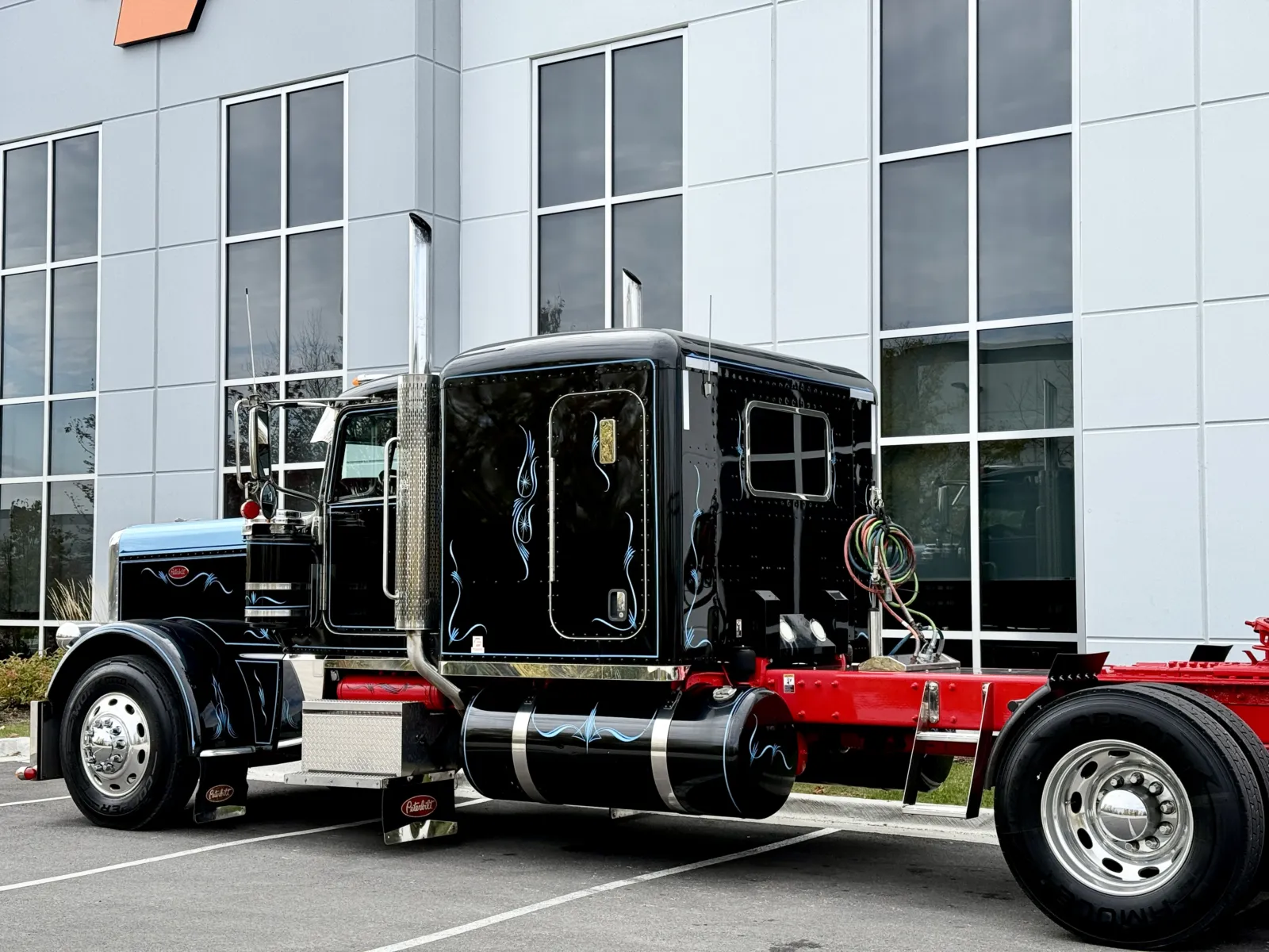 2021 Peterbilt 389 - image 8