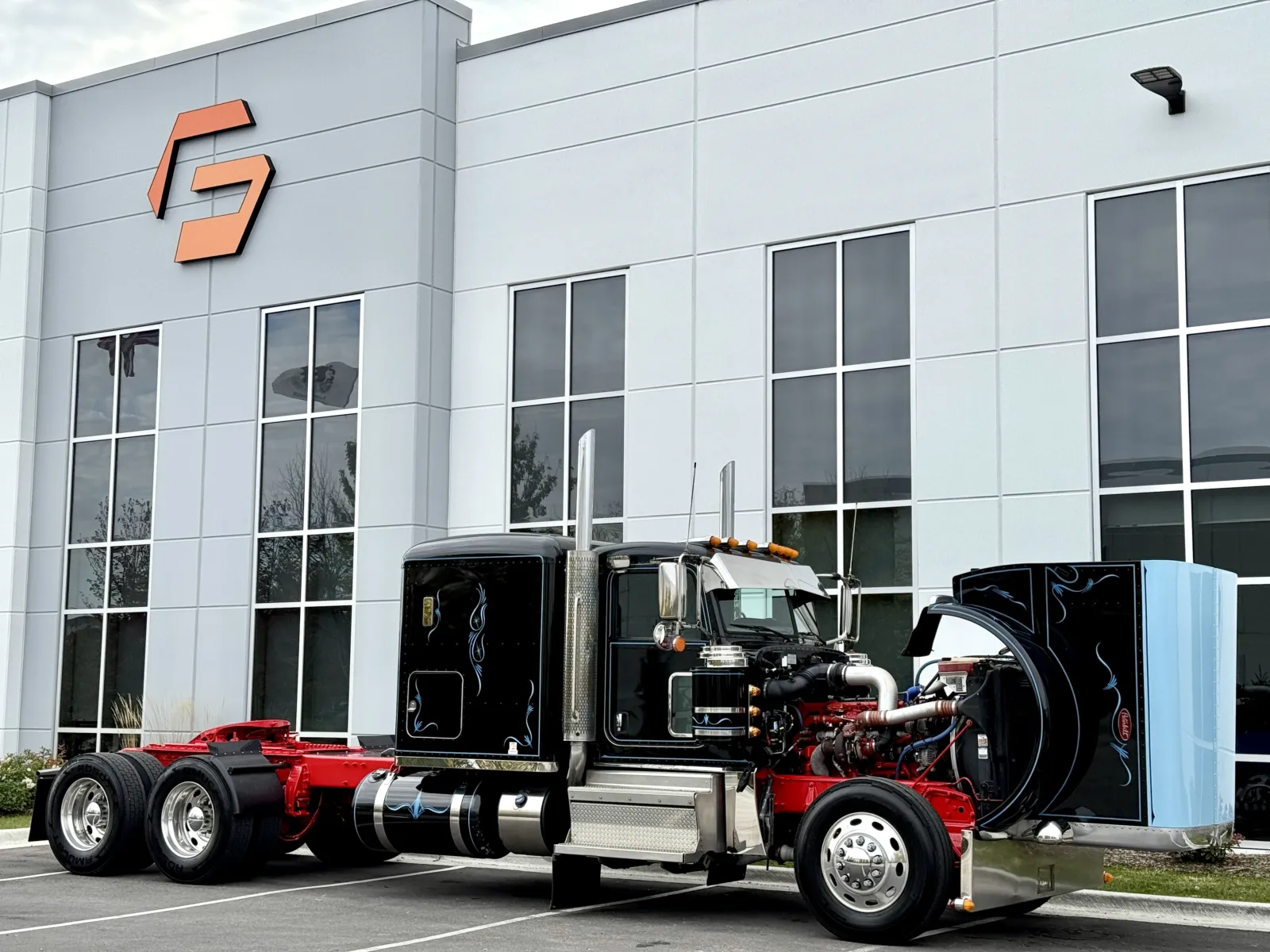 2021 Peterbilt 389 - image 9